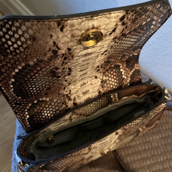 Justfab crossbody bag, snakeskin pattern, white/gray/black-ish color,small size - Picture 6 of 8